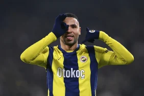 Fenerbahce_nin_golcusu_En-Nesyri_formunun_zirvesin_1739481867