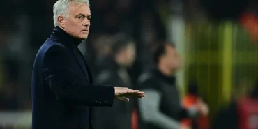 Mourinho_dan_Galatasaray_a_kart_gondermesi_ve_derb_1739737274